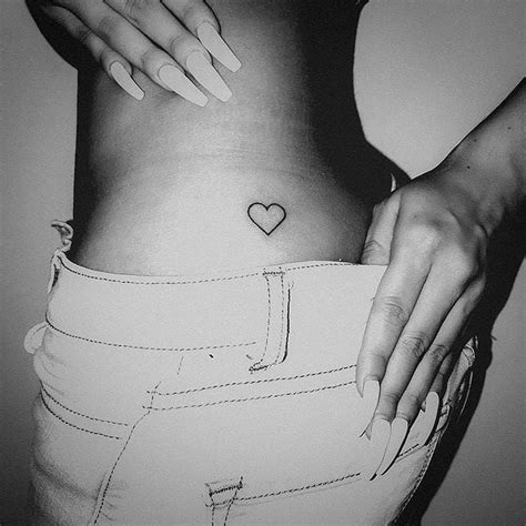 tatuajes pequeños en la pompa|Tatuajes en las pompis